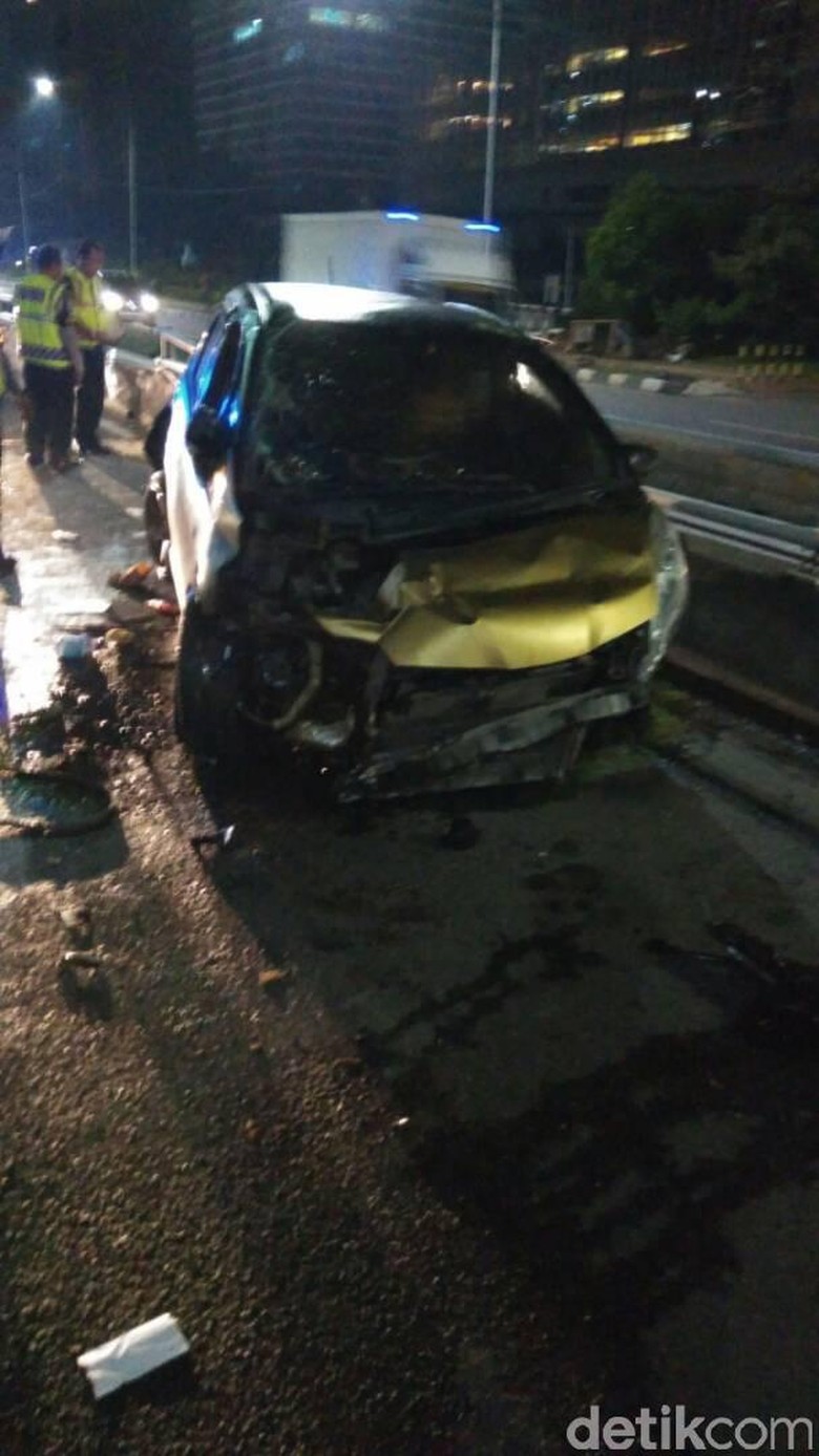 Sheila Marcia Kecelakaan di Semanggi, Mobilnya Rusak Berat Sheila Marcia Kecelakaan di Semanggi, Mobilnya Rusak Berat