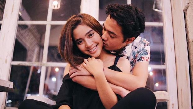 Fay Nabila mesra dengan sang kekasih yang diketahui bernama Nugraha Putra Muda