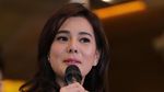 Senyum Manis Astrid Tiar