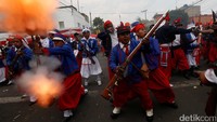 Suasana festival Cinco de Mayo ini untuk mengenang kemenangan simbolik pasukan Meksiko melawan pendudukan Prancis pada 1862. (REUTERS/Carlos Jasso)