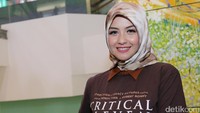 Revalina S Temat, kini membintangi film Critical Eleven. Foto: Hanif/detikHOT