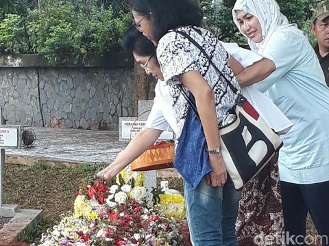 Kapolri Pimpin Upacara Pemakaman Jenderal Purn Widodo