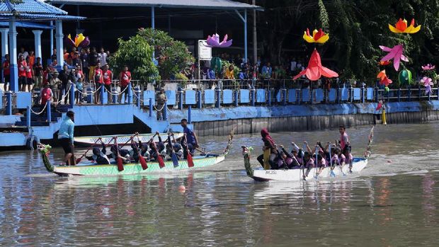 Lomba dayung ini diikuti 450 peserta