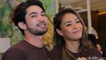 Reza Rahadian dan Adinia Wirasti Kompak Banget