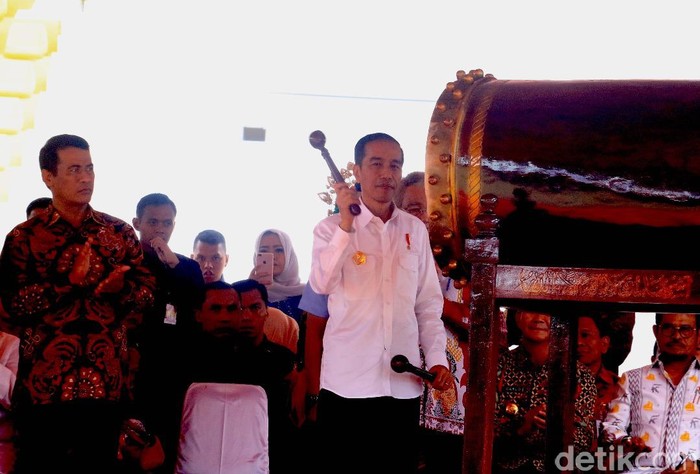 Pukul Tambo, Presiden Jokowi Buka Penas KTNA di Aceh
