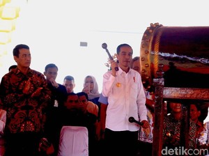 Jokowi Cek Alsintan Buatan Pindad di Aceh