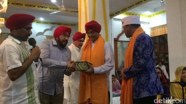 Saat Anies Dapat Kejutan Perayaan Ultah dari Warga Hindu Sikh