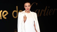 Miranda Kerr terlihat pamer kaki jenjangnya. Foto: Frederick M. Brown/Getty Images