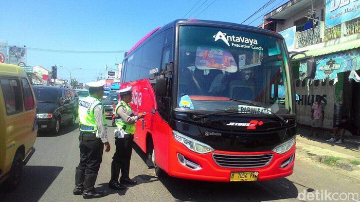 Jelang Ramadan, Polres Cirebon Razia Bus Tak Laik Jalan