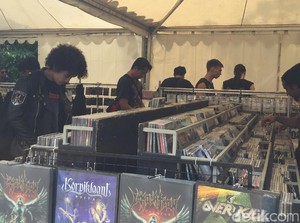 Rilisan Fisik dan Merchandise Diperjualbelikan di Hammersonic