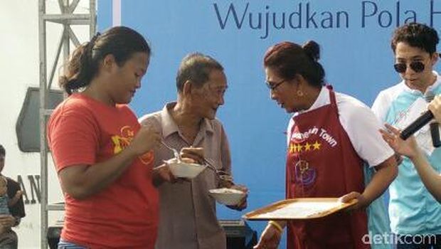 Menteri Susi Berbincang dengan Muchtar Rahman