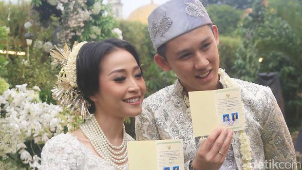 Baju Pamela Safitri Melorot, Sheila Marcia Kecelakaan Mobil