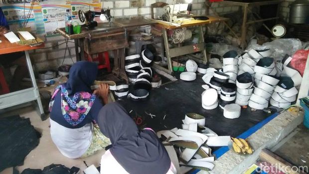 Pengrajin Songkok di Lamongan