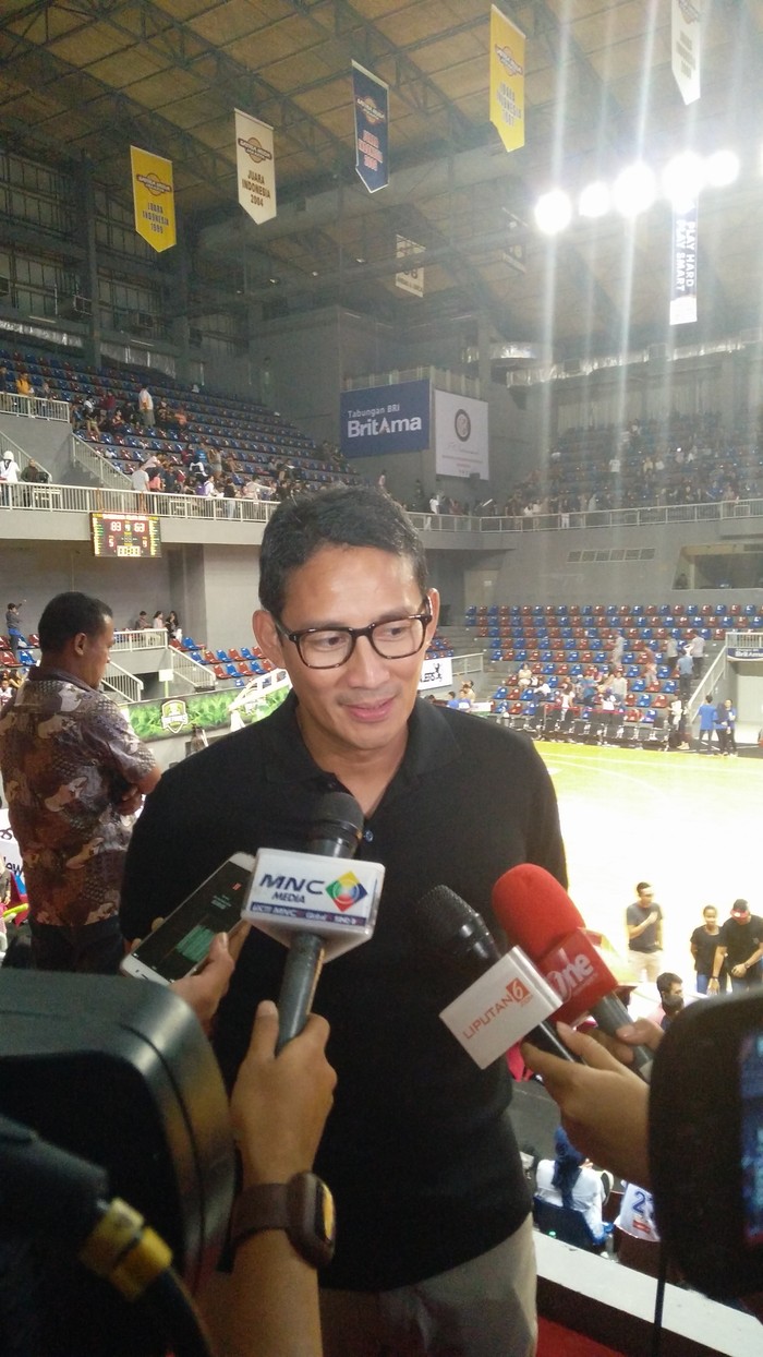 Tonton Final IBL, Sandiaga: Seru Banget