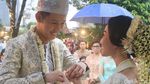 Rinni Wulandari dan Jevin Julian Pamer Buku Nikah
