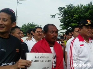 Berjalan dari Madiun Dukung Anies, Eko Disambut Prabowo di Jakarta