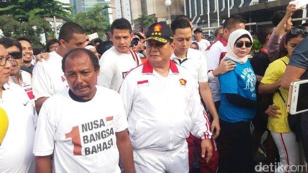 Prabowo, Fadli Zon dan Eko pejalan kaki dari Madiun di Senayan, Jakpus