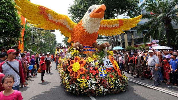 Parade Budaya dan Bunga di Surabaya, Ini Pesan Jonan dan Risma