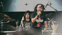 Sore ini, Burgerkill sukses juga dengan memainkan lagu Penjara Batin dan lagu-lagu andalan lainnya. Foto: Hanif/detikHOT