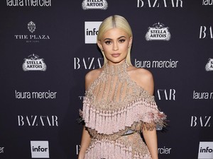 Putus dari Tyga, Kylie Jenner Kepergok Ciuman dengan Travis Scott