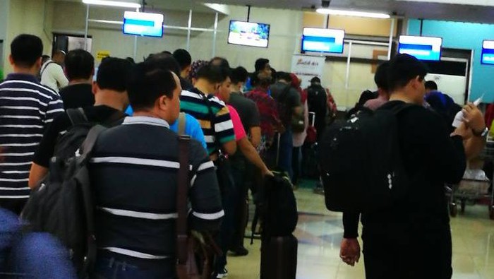 Bandara Halim Crowded, Banyak Penumpang Gagal Check In