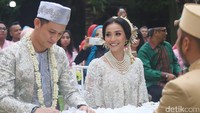 Pernikahan Rinni Wulandari dan Jevin Julian digelar di Rumah Sarwono, Pasar Minggu, Jakarta Selatan, Minggu (7/5/2017) sore. Febry/detikHOT