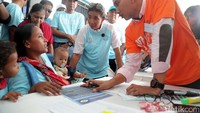 Sebelumnya, Kementerian Kelautan dan Perikanan (KKP) bekerja sama dengan Yayasan Kanker Indonesia (YKI) memberikan bantuan kepada para nelayan Muara Angke dalam aksi bakti sosial bertema Mewujudkan Hidup Sehat Masyarakat Nelayan.