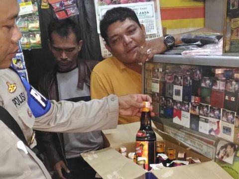 Gelar Razia di Warung Jamu, Polisi Sita 71 Minuman Keras
