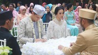 Rinni Wulandari dan Jevin Julian kini telah resmi menjadi pasangan suami istri. Foto: Febry/detikHOT