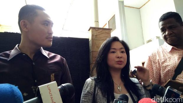  Anggota tim pengacara Miryam Haryani, Mita Mulia memberikan keterangan di PN Jaksel, Senin (8/5/2017)