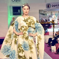 Kabana by Itang Yunasz, Surabaya Indonesia Fest di Kuala Lumpur. Malaysia. [Foto: dok. Itang Yunasz]