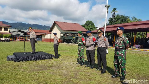  Gelar pasukan pengamanan kunjungan Presiden Jokowi di Mako Brimob Polda Papua di Jayapura, Senin (8/5/2017).
