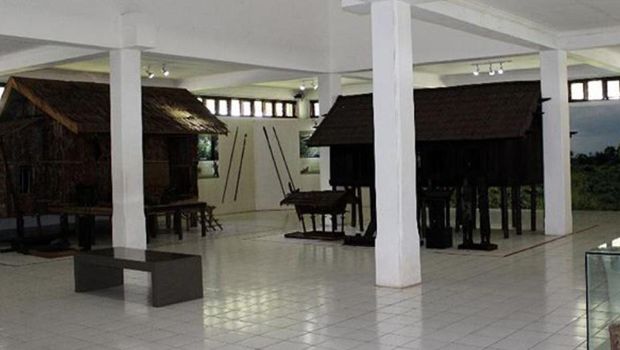 Miniatur Rumah Betang (@museumbalanga/Instagram)