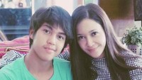 Maia juga mem-posting foto kebersamaan dengan putra keduanya usai acara wisuda tersebut. Foto: Instagram @maiaestiantyreal.