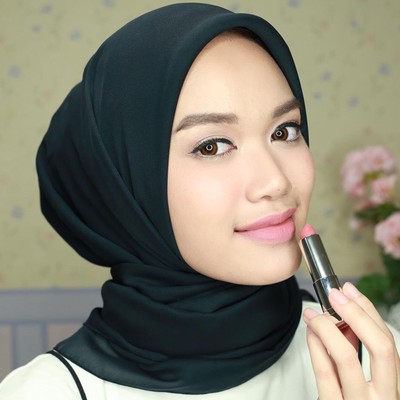 Tips Padu Padan Jilbab  dan Makeup  dari Beauty Vlogger Berhijab