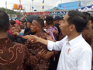 Ada Warga yang Ingin Cubit Pipi Jokowi di Ragunan