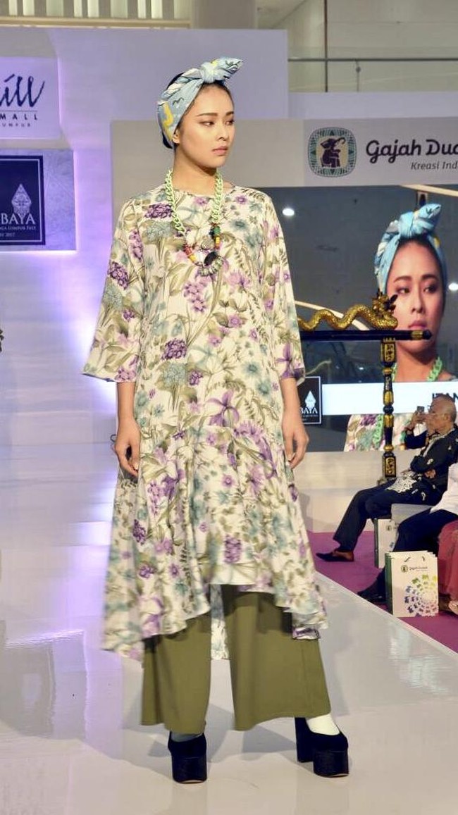 Kabana by Itang Yunasz, Surabaya Indonesia Fest di Kuala Lumpur. Malaysia. [Foto: dok. Itang Yunasz]