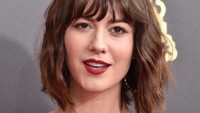 Rambut pendek dan pulasan lipstik merah membuatnya terlihat cantik. Alberto E. Rodriguez/Getty Images/detikFoto.