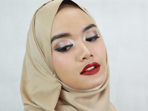 Tips Padu Padan Jilbab dan Makeup dari Beauty Vlogger Berhijab