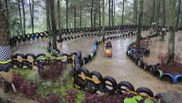 Dago Dream Park berdiri di tanah seluas 11,5 hektar yang letaknya berada di Jalan Dago Giri No 22, Desa Mekar Wangi, Kecamatan Lembang, Kabupaten Bandung, Jawa Barat. Dago Dream Park juga menyuguhkan banyak wahana bermain bagi anak-anak dan dewasa (Wisma Putra/detikTravel)