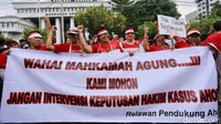 Dalam orasi, mereka meminta agar putusan vonis terhadap terdakwa kasus dugaan penistaan agama Basuki Tjahaja Purnama (Ahok) didasari oleh keadilan.