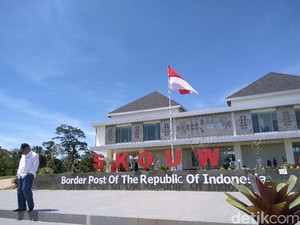 Saat Libur, PLBN Skouw Jadi Tempat Wisata, Foto Hingga Belanja