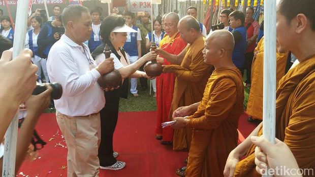 Pengambilan Air Suci di Temanggung Awali Ritual Waisak 2017