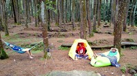 Tak hanya ke air terjun, ada pula area kemping di Gunung Salak. Ini menjadi alternatif jika gunung yang lain terlalu jenuh pengunjung (I Gede Leo Agustina/dTraveler)
