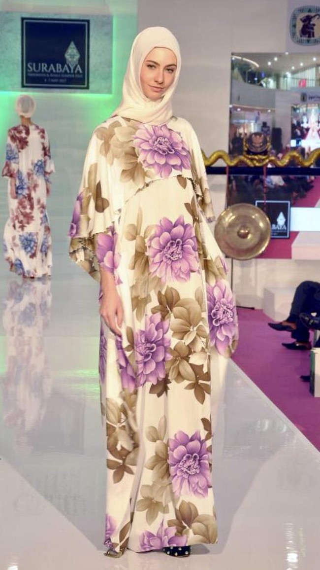 Kabana by Itang Yunasz, Surabaya Indonesia Fest di Kuala Lumpur. Malaysia. [Foto: dok. Itang Yunasz]