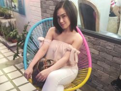 Sopir Uber Jelita yang Bikin Penumpang Terpesona