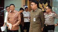 Wiranto menyatakan, kegiatan yang dilaksanakan HTI terindikasi kuat telah bertentangan dengan tujuan, azas, dan ciri yang berdasarkan Pancasila dan UUD Negara Republik Indonesia tahun 1945 sebagaimana diatur dalam Undang-Undang Nomor 17 Tahun 2013 tentang Ormas.
