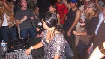 Sama seperti umumnya remaja lainnya di Amerika Serikat, Zuck agaknya cukup senang berpesta. Foto: thechive