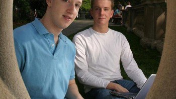 Bersama pendiri Facebook lainnya, Chris Hughes. Foto: thechive