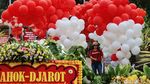 Balon Merah-putih Warnai Balai Kota